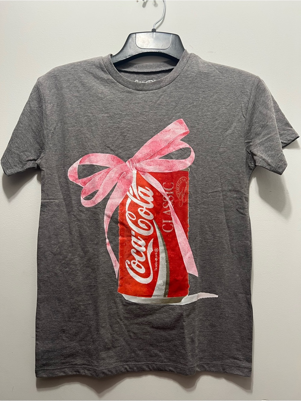 Women's Size Small Coca-Cola Bow Short Sleeve Graphic T-Shirt *NWT*